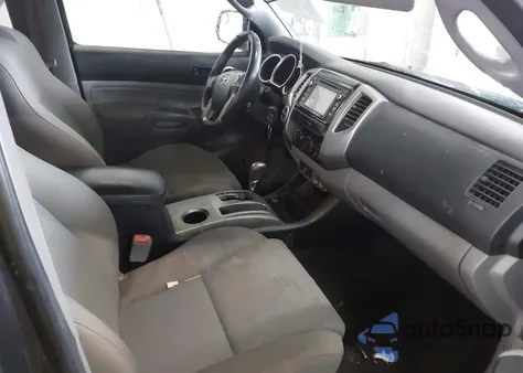 2015 Toyota Tacoma Base V6 z USA, uszkodzony, nr VIN 5TFLU4EN4FX118128